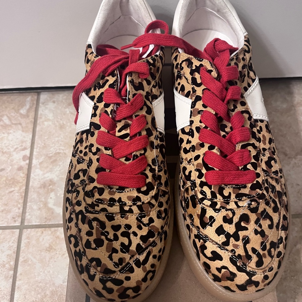 Brand New MIA Sneakera